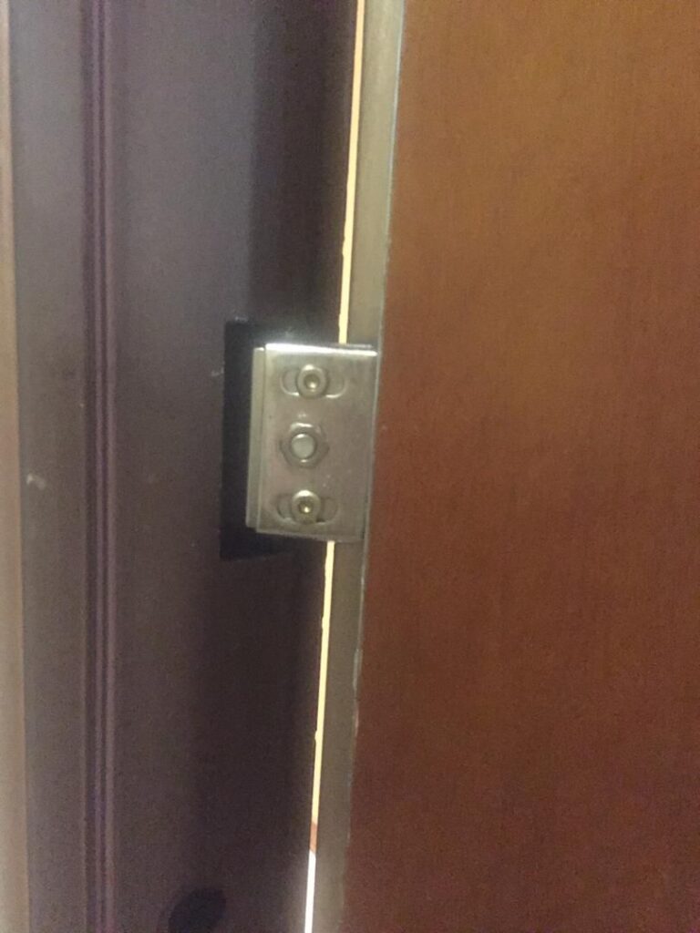 تعمیر لولای درب ضد سرقت /تعمیرات و رگلاژ درب ضد سرقت آداک نیو در تهران و کرج و شهرهای حومه https://adaknew.com/